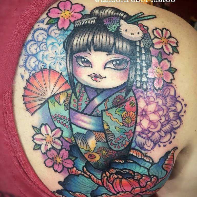 点击大图看下一张：纹身日本艺妓图片 女生背部彩绘纹身日本艺妓图片
