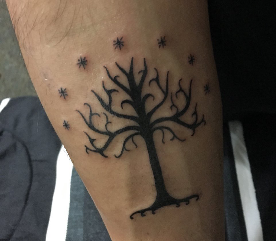 点击大图看下一张：树纹身 男生手臂上树纹身经典图案