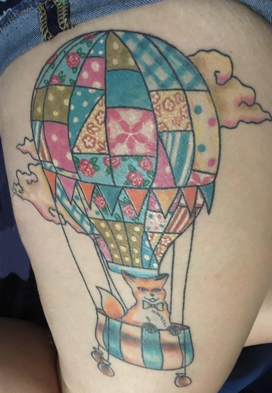 点击大图看下一张：热气球纹身 女生大腿上动物和热气球纹身图片