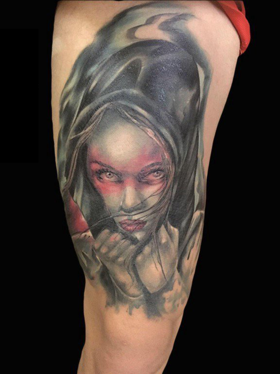 点击大图看下一张：人物肖像纹身 男生大腿上女生人物纹身图案