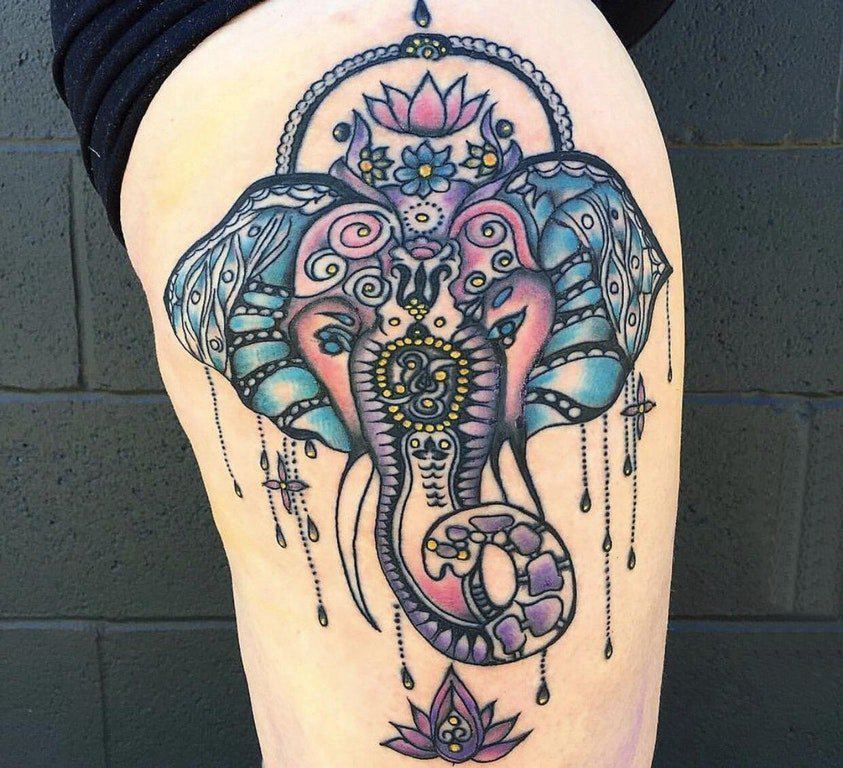 点击大图看下一张：纹身象神图案 女生大腿上彩色的象神纹身图片