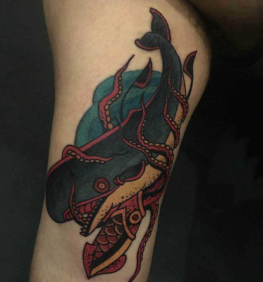 点击大图看下一张：百乐动物纹身 男生手臂上鲸鱼和鱿鱼纹身图片