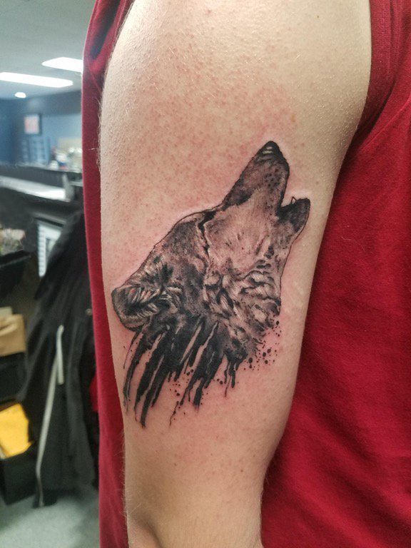 点击大图看下一张：狼纹身 男生手臂上狼头纹身图片