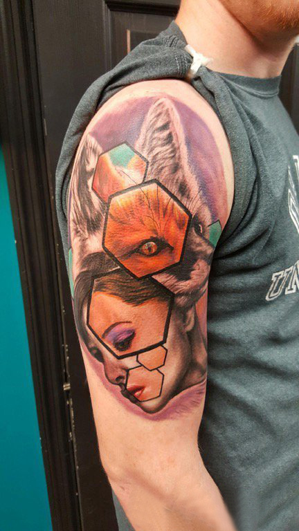 点击大图看下一张：女生人物纹身图案 男生手臂上狼纹身女生人物纹身图案
