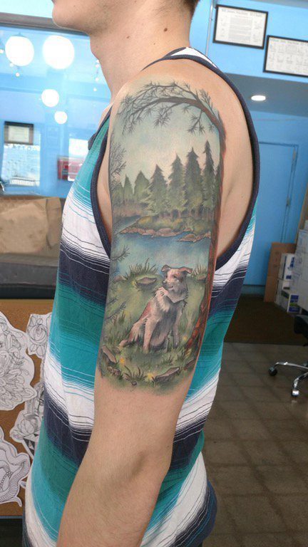 点击大图看下一张：松树纹身  男生手臂上松树纹身图片