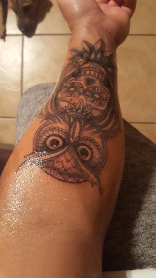 点击大图看下一张：纹身猫头鹰 男生手臂上猫头鹰纹身图片