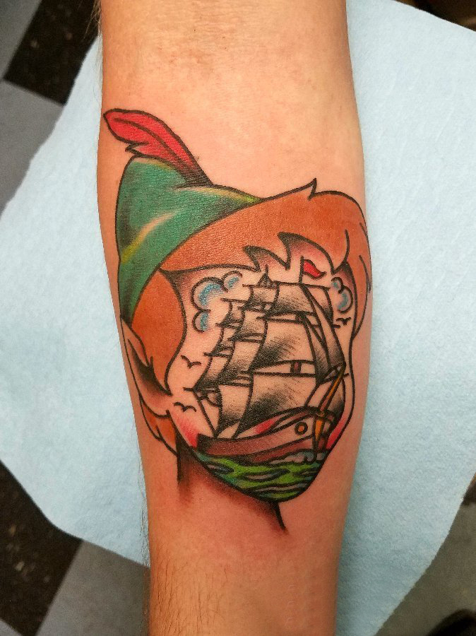 点击大图看下一张：纹身小帆船 男生手臂上彩绘纹身帆船纹身图片