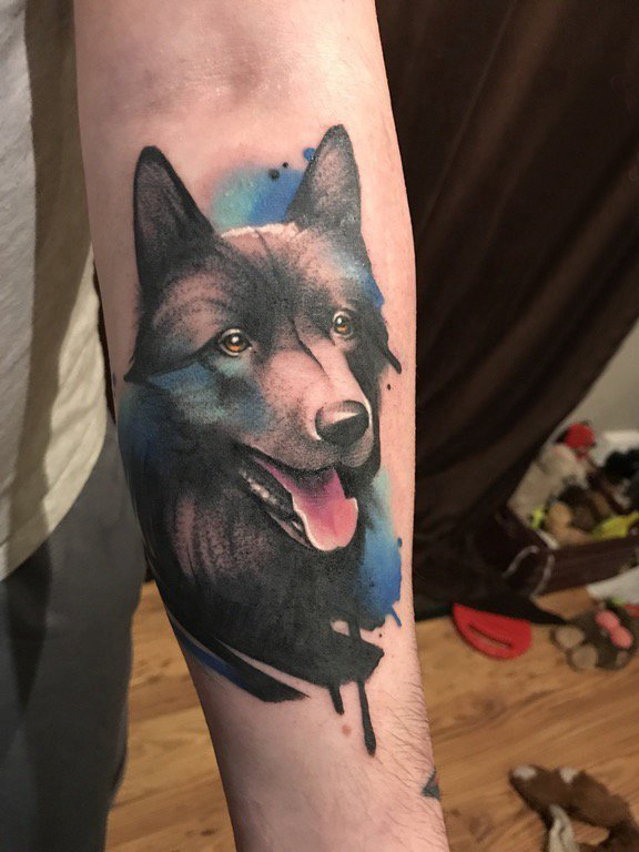点击大图看下一张：小狗纹身图片 女生手臂上动物纹身小狗纹身图片