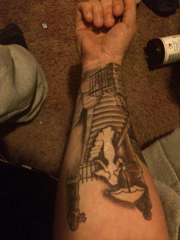 点击大图看下一张：建筑物纹身 男生手臂上欧美建筑纹身图片
