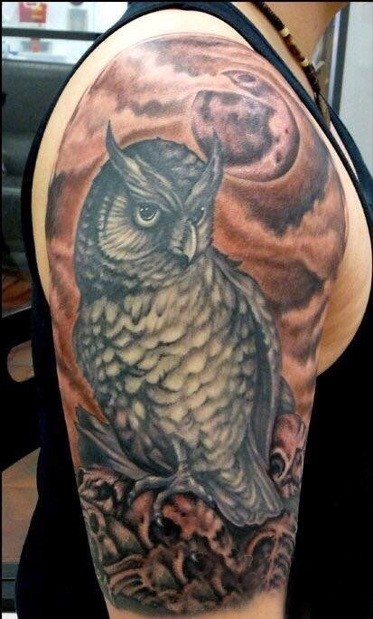 点击大图看下一张：纹身猫头鹰 男生手臂上猫头鹰图腾纹身图片