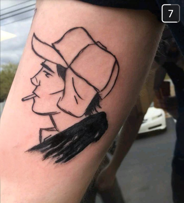 点击大图看下一张：极简线条纹身 男生手臂上黑色的人物肖像纹身图片