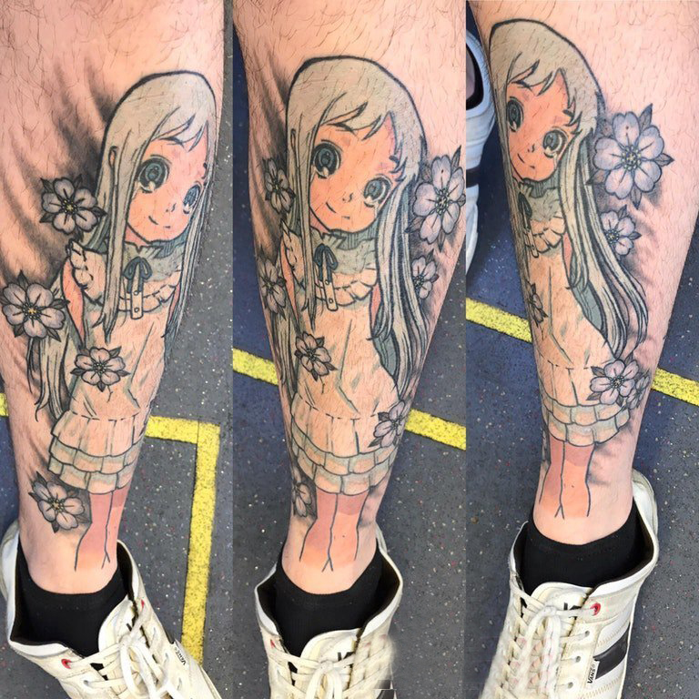 点击大图看下一张：纹身卡通 男生小腿上花朵和卡通人物纹身图片