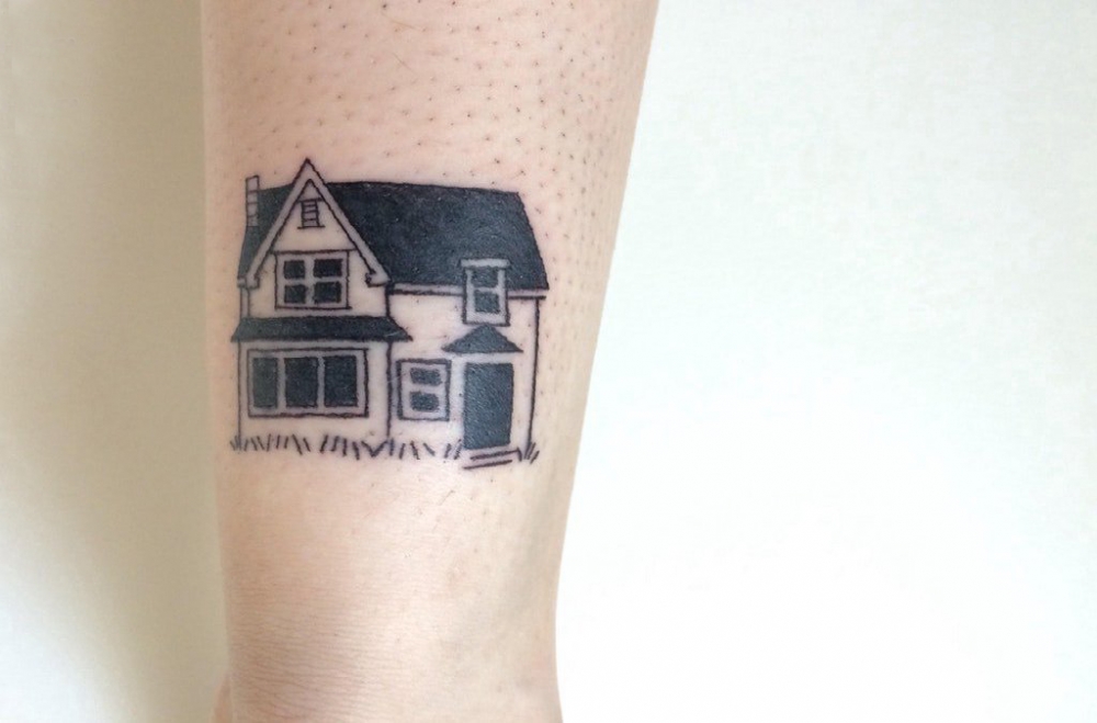 点击大图看下一张：手臂纹身素材 男生手臂上黑色的建筑物纹身图片