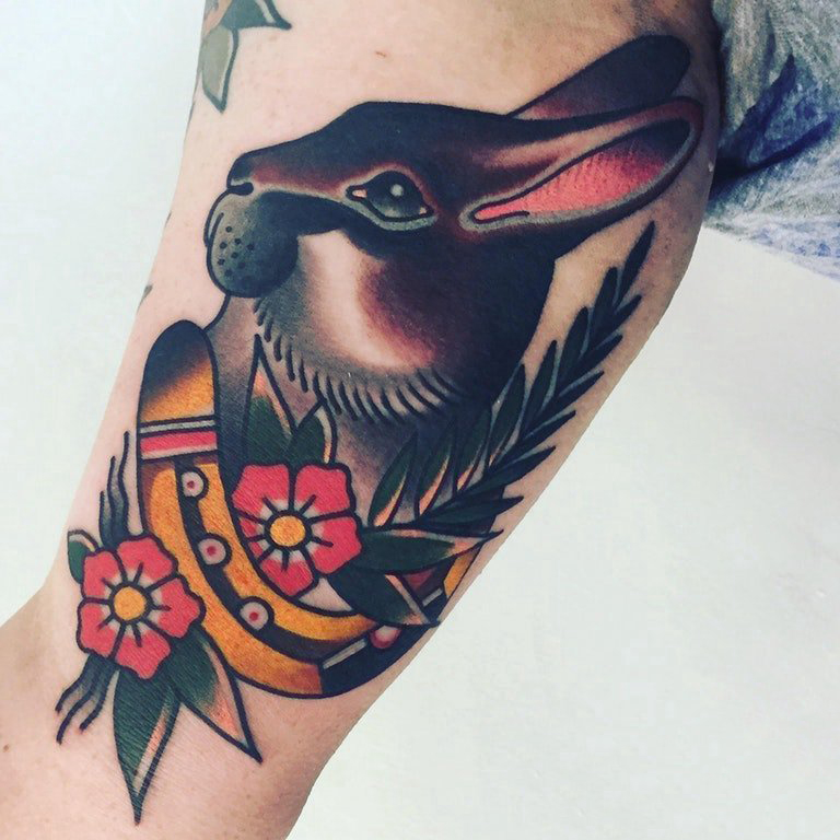 点击大图看下一张：兔子纹身图案 男生手臂上兔子纹身图案