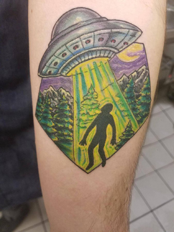 点击大图看下一张：纹身星球 男生手臂上星球纹身图案