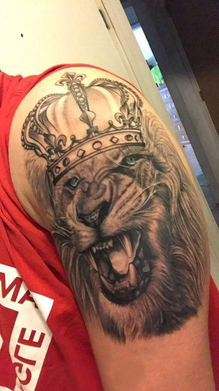 点击大图看下一张：狮子头纹身图片 男生手臂上狮子纹身图案