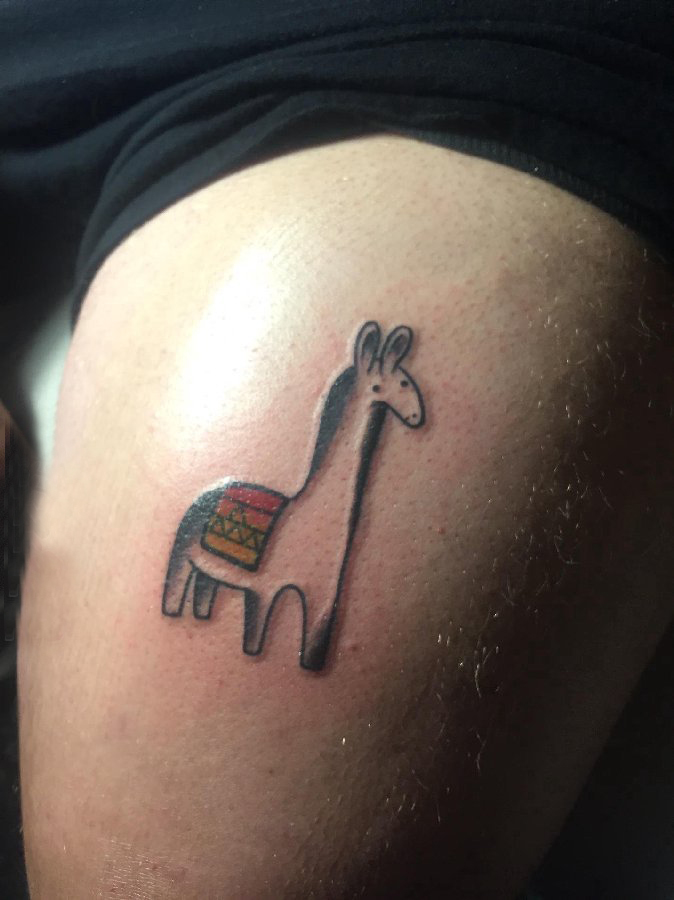点击大图看下一张：小马纹身图案 男生大腿上彩色的小马纹身图片