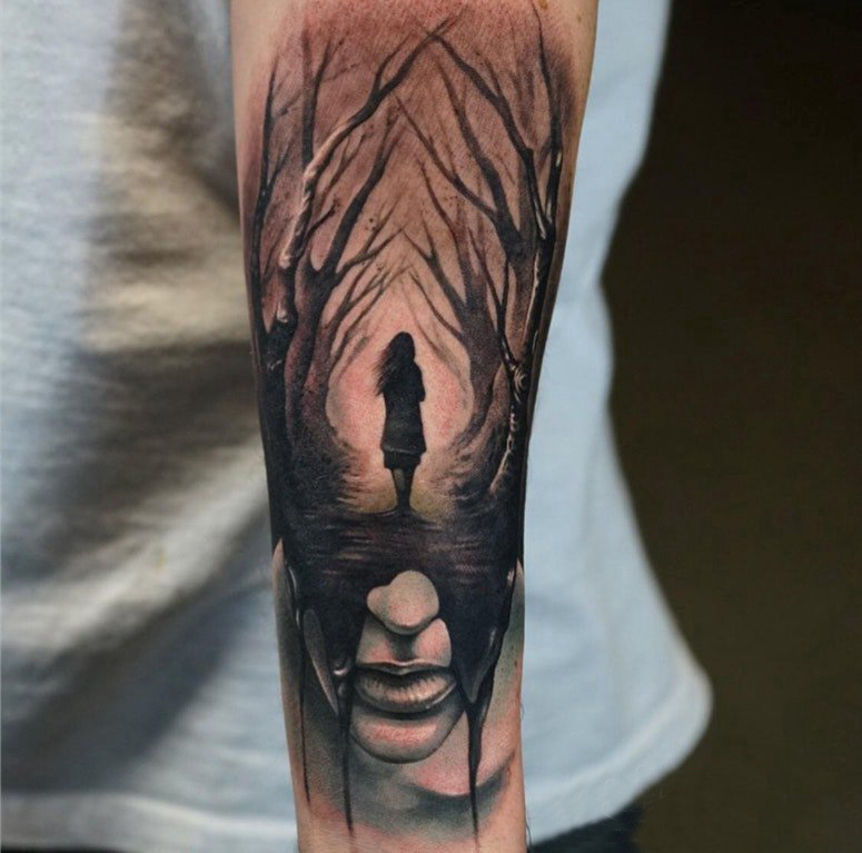 点击大图看下一张：树纹身 男生手臂上人物肖像纹身图片