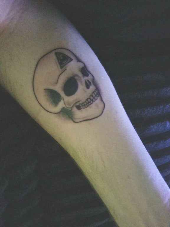 点击大图看下一张：纹身骷髅头 男生手臂上骷髅纹身恐怖纹身图片