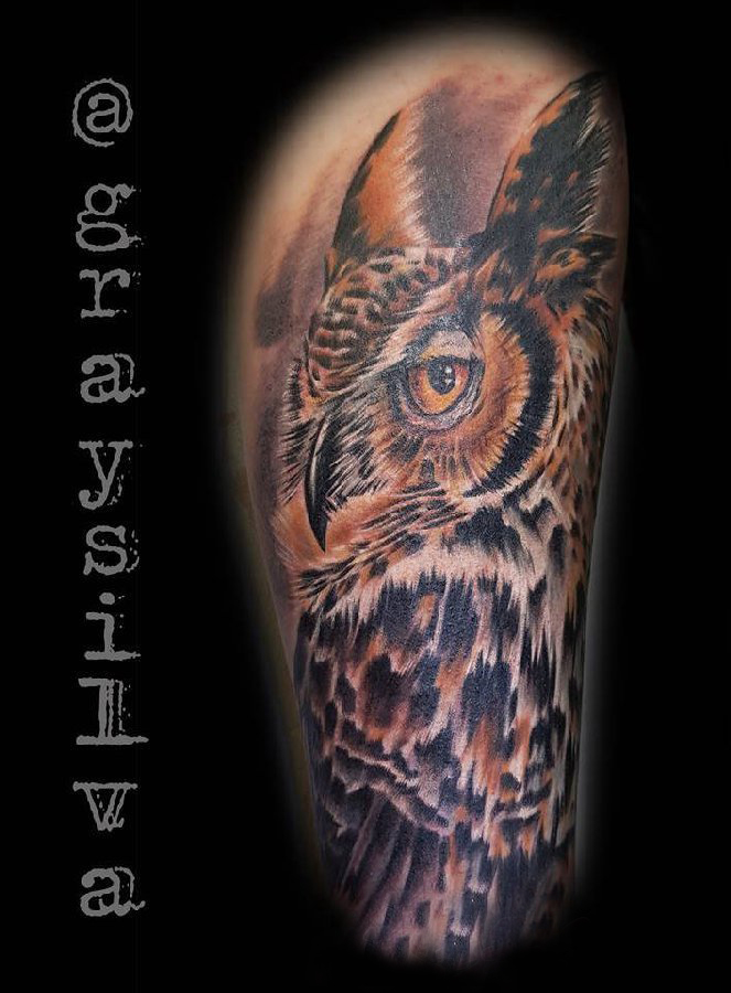 点击大图看下一张：纹身猫头鹰 男生大腿上猫头鹰欧美纹身图片