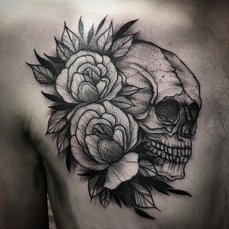 点击大图看下一张：纹身胸部男 男生胸部花朵和骷髅纹身图片