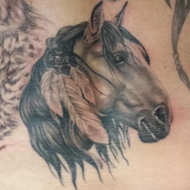点击大图看下一张：多款设计感十足的动物马纹身图案