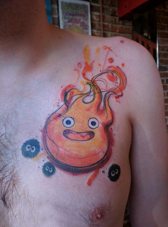 点击大图看下一张：肩膀简约纹身 男生肩部彩色的火焰纹身图片