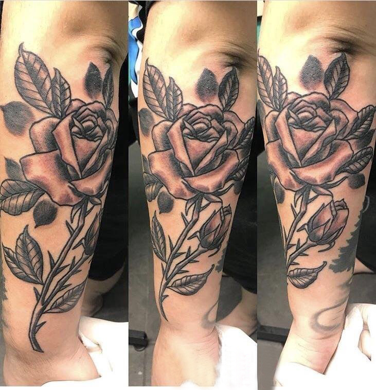 点击大图看下一张：玫瑰纹身 女生手臂上花朵纹身图片