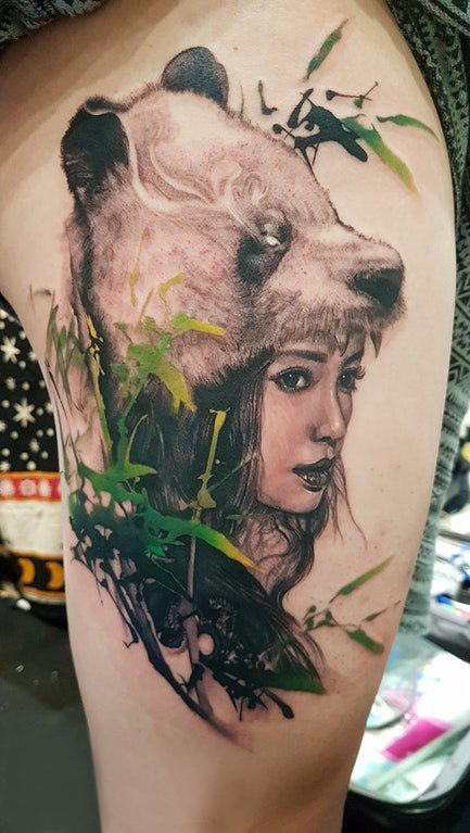 点击大图看下一张：女生人物纹身图案 女生大腿上小熊猫纹身图片