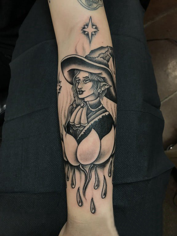点击大图看下一张：女生人物纹身图案 女生手臂上人物纹身图案