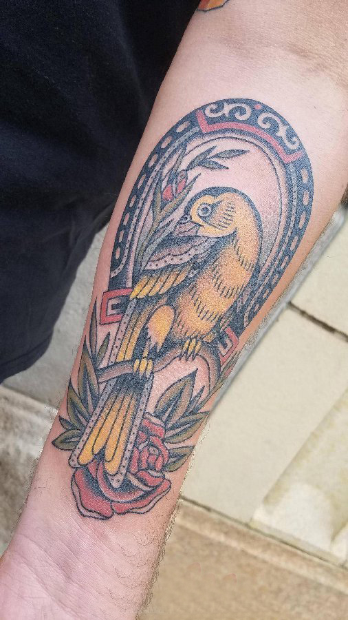 点击大图看下一张：纹身鸟 男生手臂上小鸟纹身图案