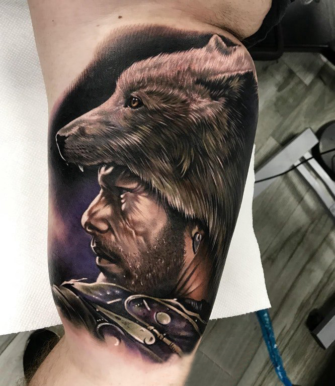 点击大图看下一张：狼纹身 男生手臂上狼纹身人物纹身图片