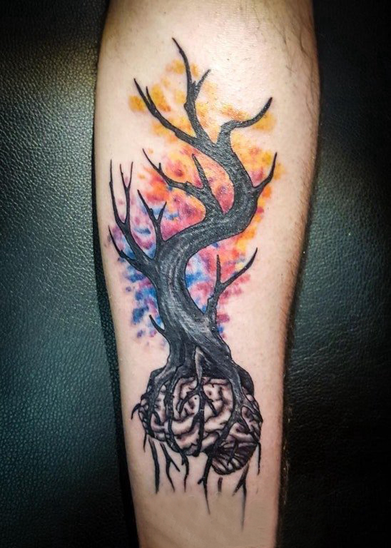 点击大图看下一张：树图腾纹身 男生手臂上树图腾纹身图片