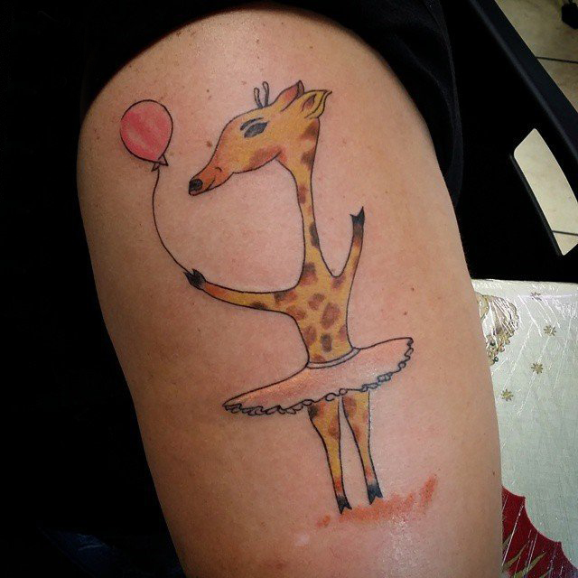 点击大图看下一张：卡通长颈鹿纹身 多款彩绘纹身素描卡通长颈鹿纹身图案