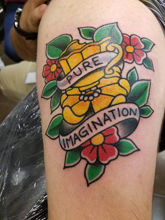 点击大图看下一张：文艺花朵纹身 男生小腿上彩色花朵纹身图案