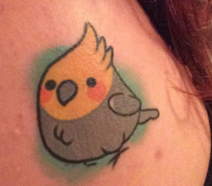 点击大图看下一张：纹身鸟 女生背部小鸟纹身图案