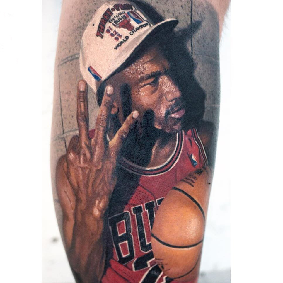 点击大图看下一张：关于篮球的纹身图案 多款简单线条纹身素描篮球纹身图案