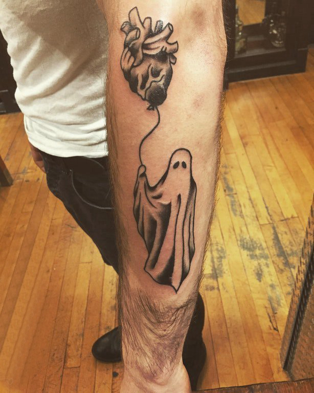 点击大图看下一张：手臂纹身素材 男生手臂上心脏和幽灵纹身图片