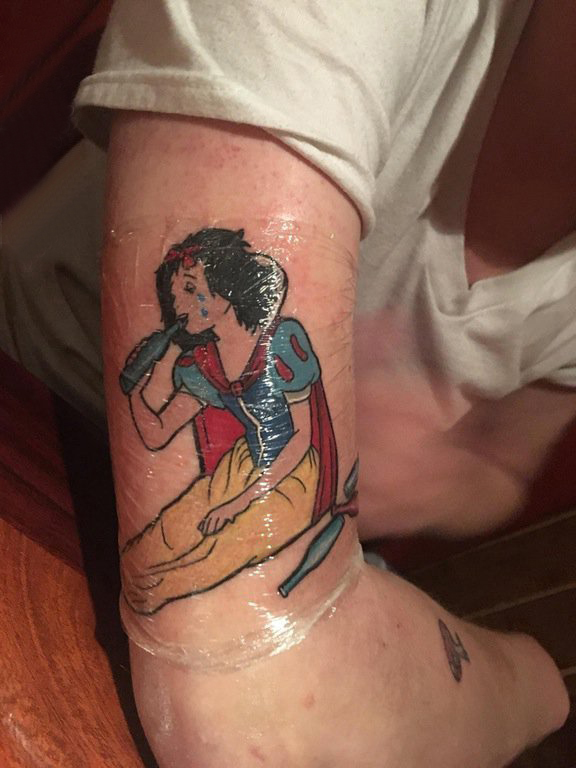 点击大图看下一张：迪士尼公主纹身 男生手臂上迪士尼公主纹身图片