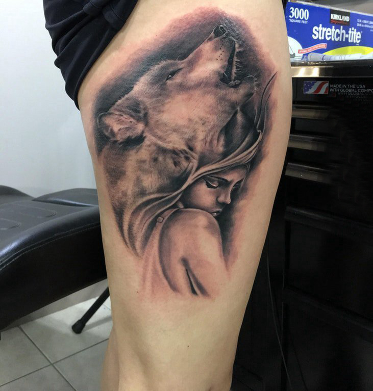点击大图看下一张：纹身大腿男 男生大腿上狼和人物肖像纹身图片