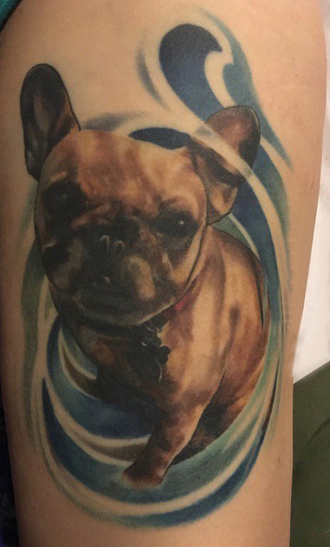 点击大图看下一张：小狗纹身图案 女生大腿上小狗纹身图案
