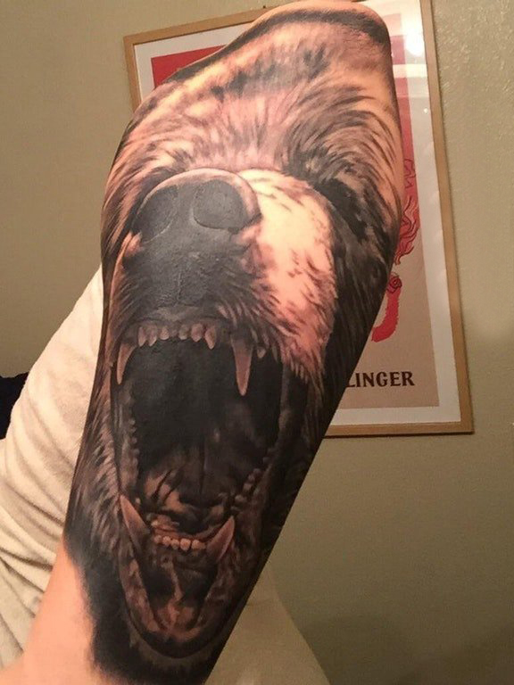 点击大图看下一张：熊纹身 男生手臂上熊纹身动物图片
