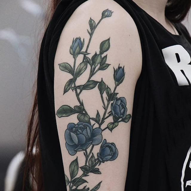 点击大图看下一张：文艺花朵纹身 多款简单线条纹身素描文艺花朵纹身图案