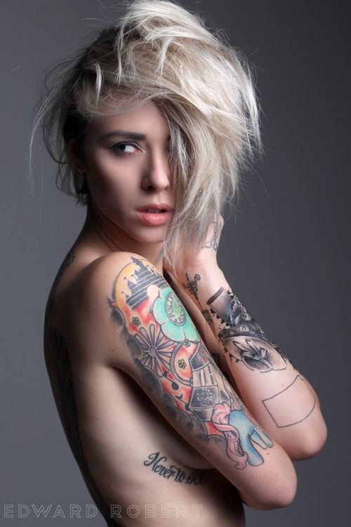 点击大图看下一张：纹身的女人竟然那么美