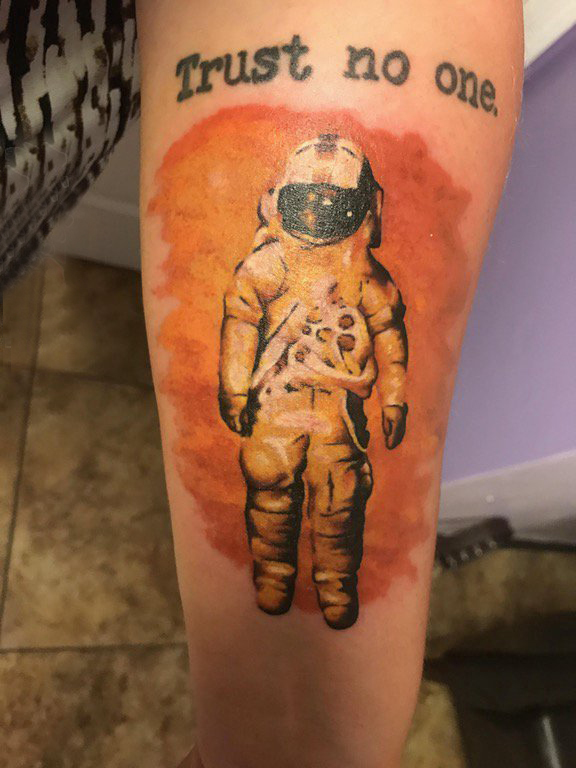 点击大图看下一张：宇航员纹身图案 男生手臂上彩绘纹身宇航员纹身图案