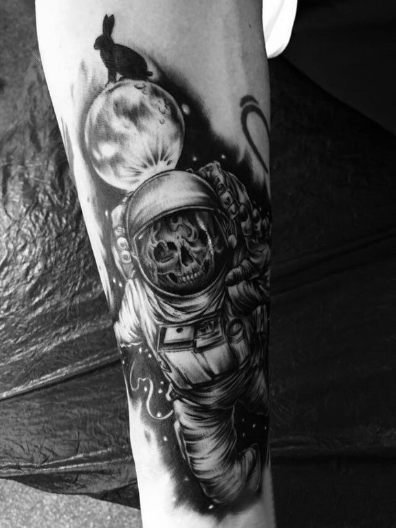 点击大图看下一张：宇航员纹身图案 男生手臂上宇航员纹身图案