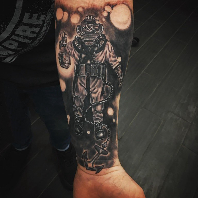 点击大图看下一张：宇航员纹身图案 男生小臂纹身宇航员纹身图案