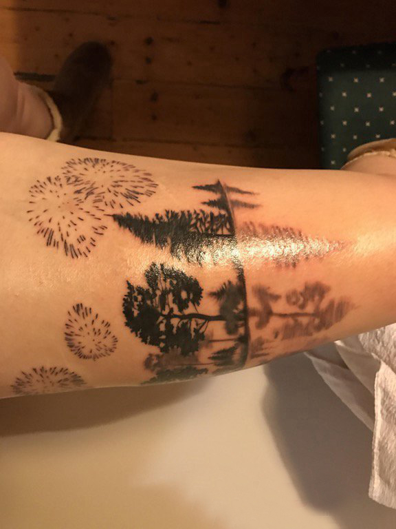 点击大图看下一张：树纹身 女生大腿上树纹身图片
