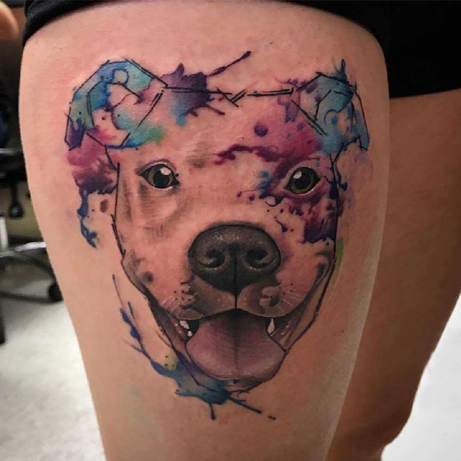 点击大图看下一张：大腿纹身图女 女生大腿上彩色的小狗纹身图片