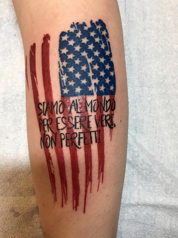 点击大图看下一张：国旗纹身图案 男生手臂上英文和国旗纹身图片